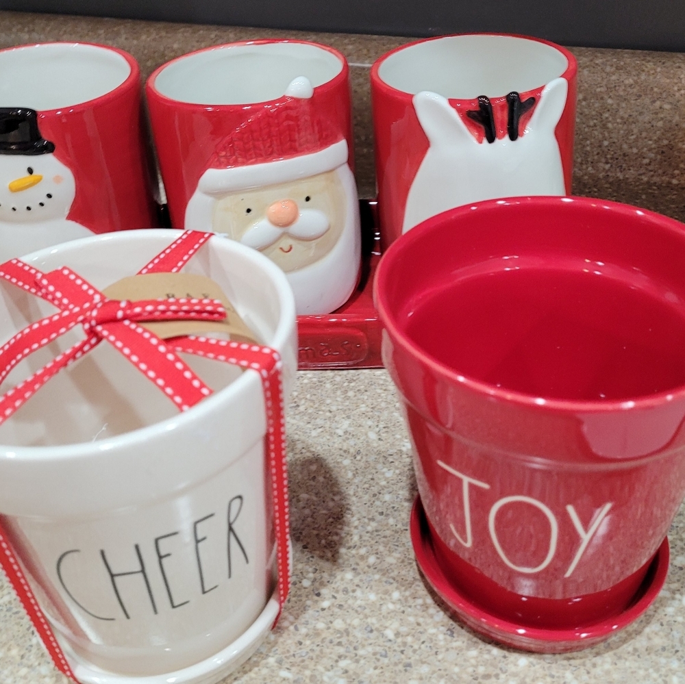 Multiple items in this price....Planters 3 piece and 2 individual planters